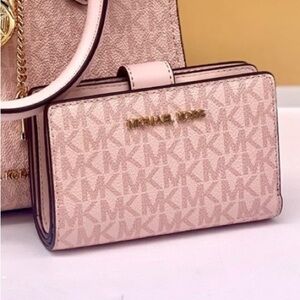 MICHAEL KORS Medium Signature Bifold Wallet Powder Blush